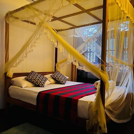 Pradeep Guest House Mirissa Esterno foto