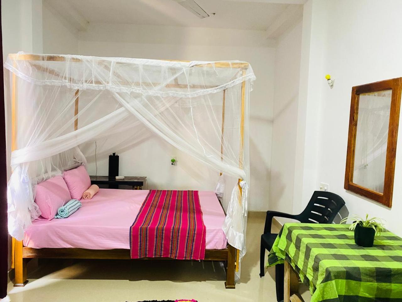 Pradeep Guest House Mirissa Esterno foto