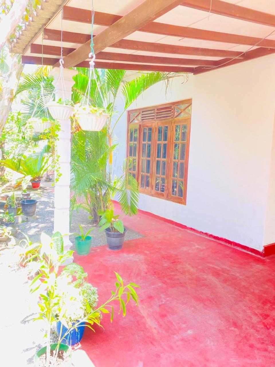 Pradeep Guest House Mirissa Esterno foto