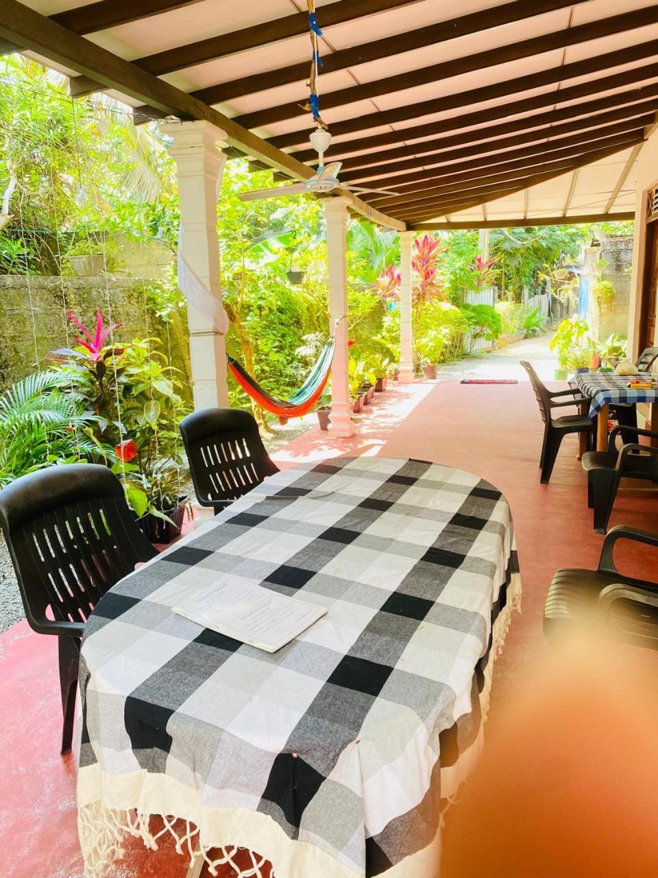 Pradeep Guest House Mirissa Esterno foto