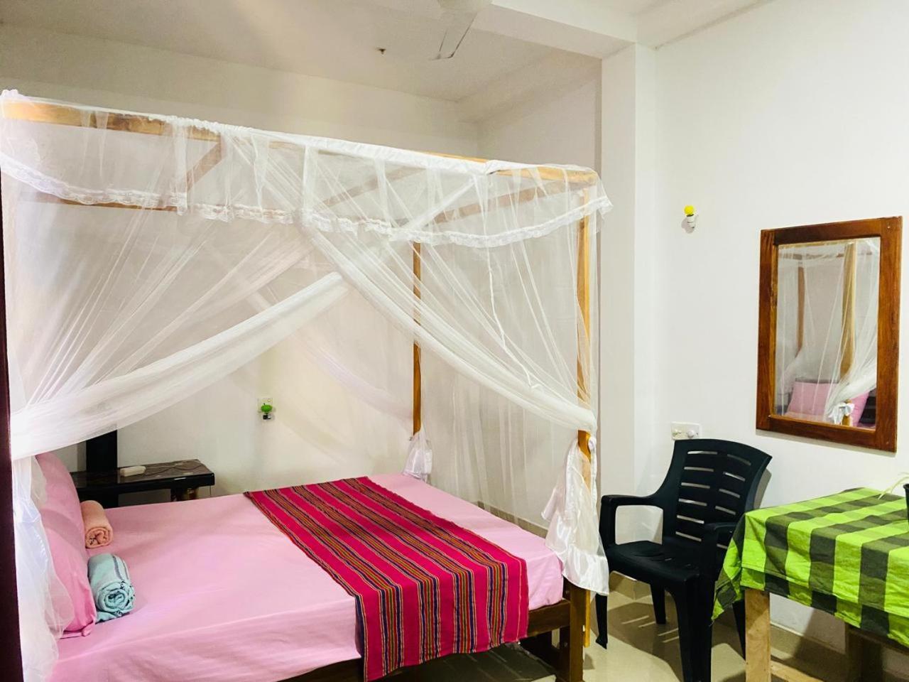 Pradeep Guest House Mirissa Esterno foto