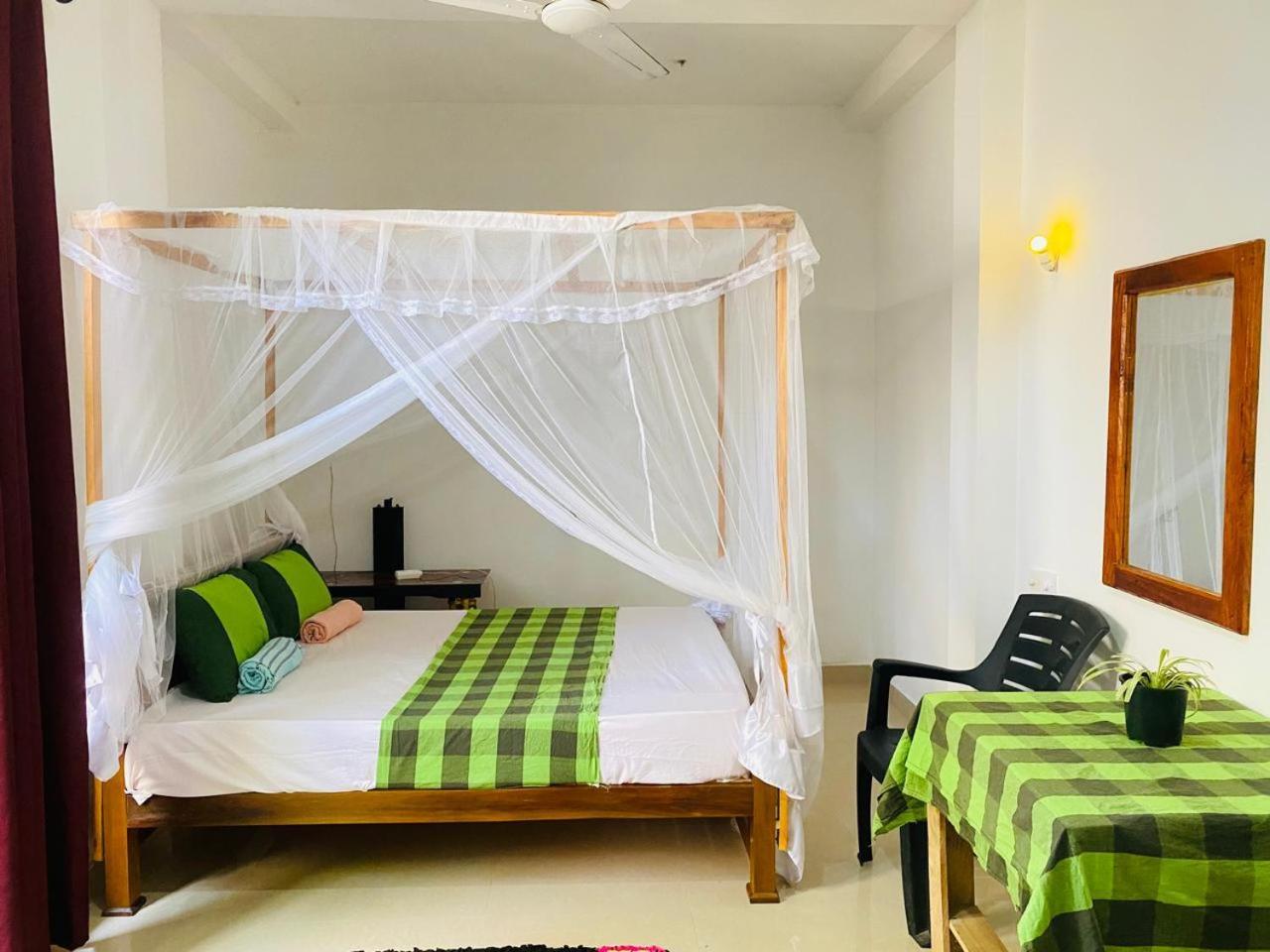Pradeep Guest House Mirissa Esterno foto