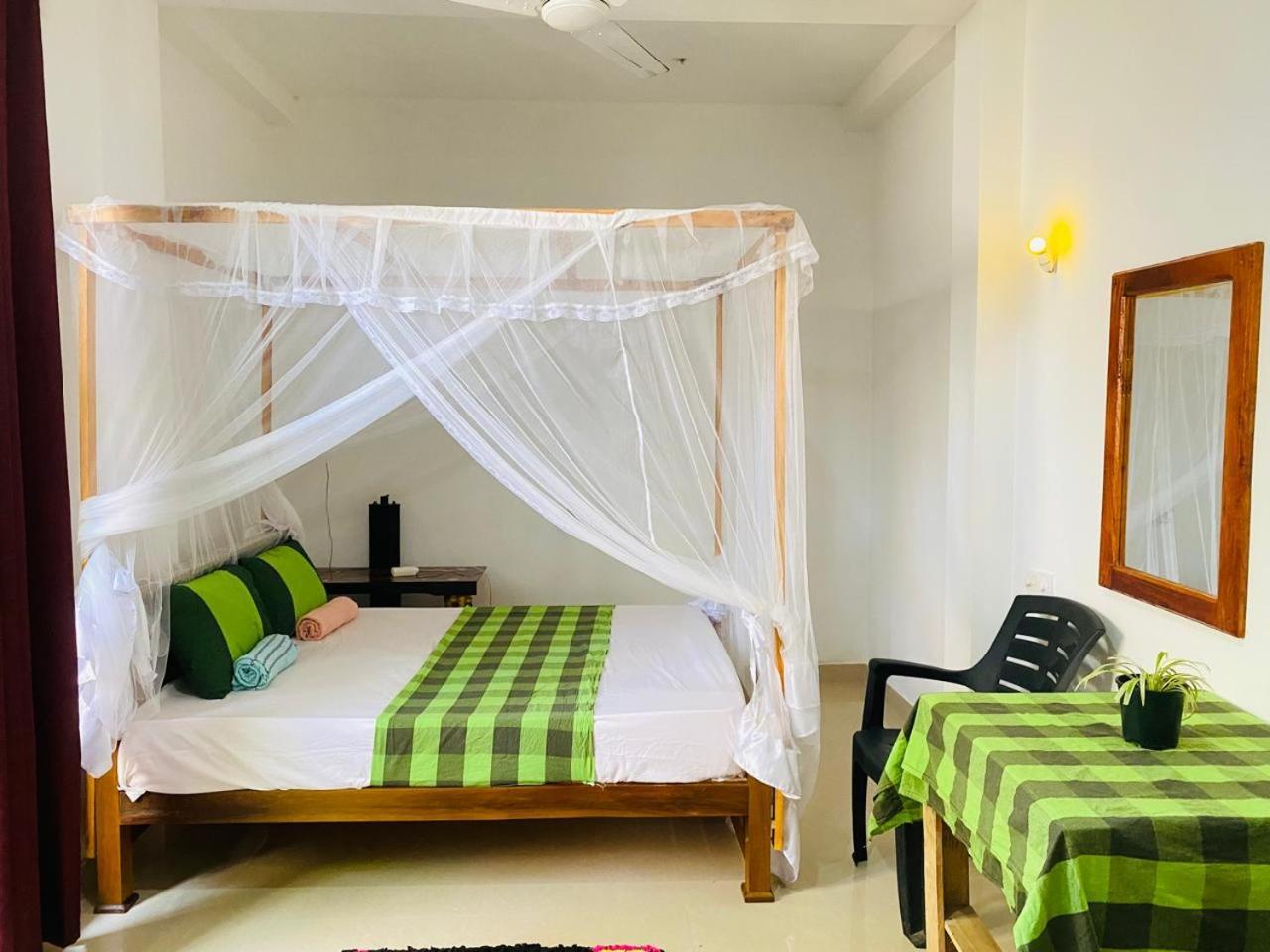 Pradeep Guest House Mirissa Esterno foto